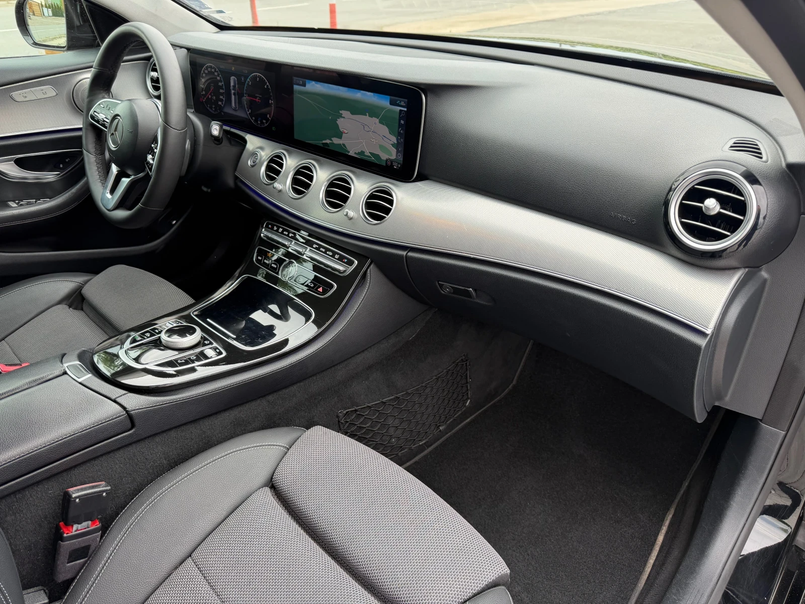 Mercedes-Benz E 220 AMG line, снимка 10 - Автомобили и джипове - 54349406