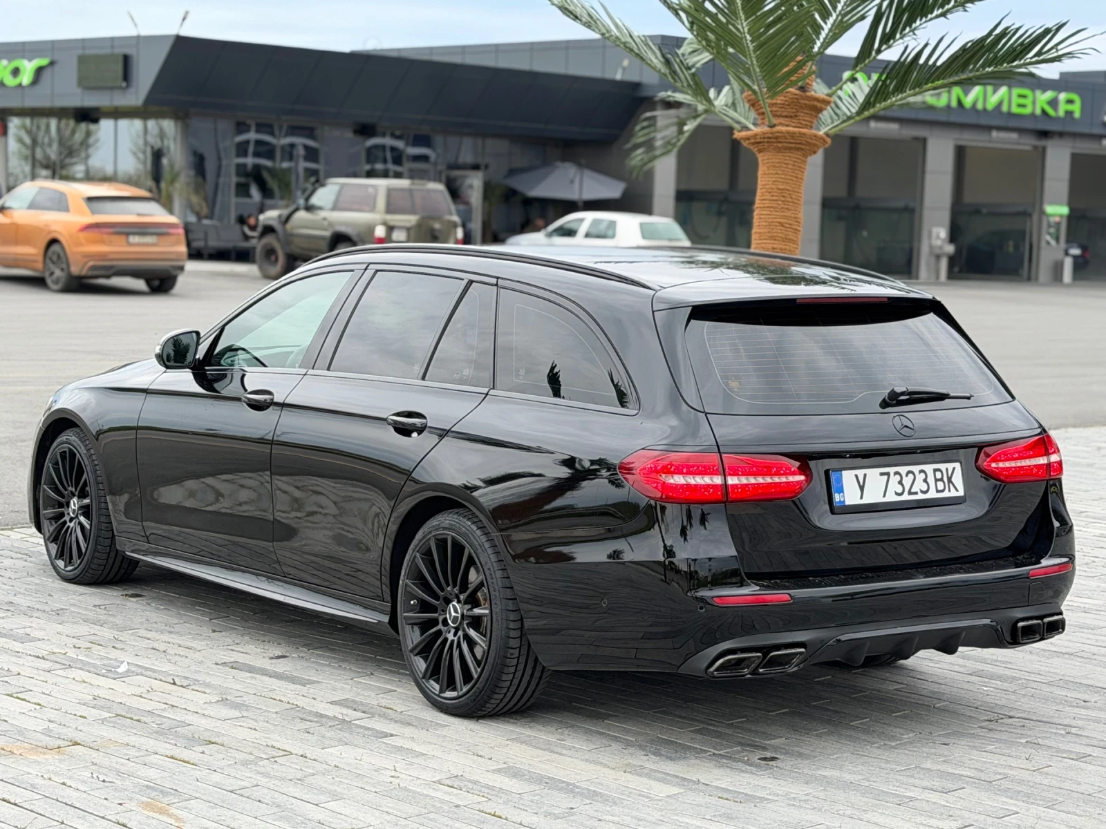 Mercedes-Benz E 220 AMG line, снимка 4 - Автомобили и джипове - 54349406