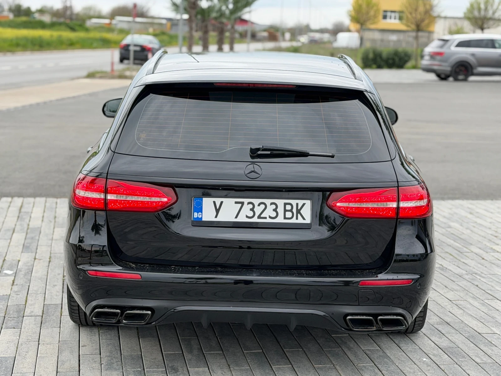 Mercedes-Benz E 220 AMG line, снимка 5 - Автомобили и джипове - 54349406