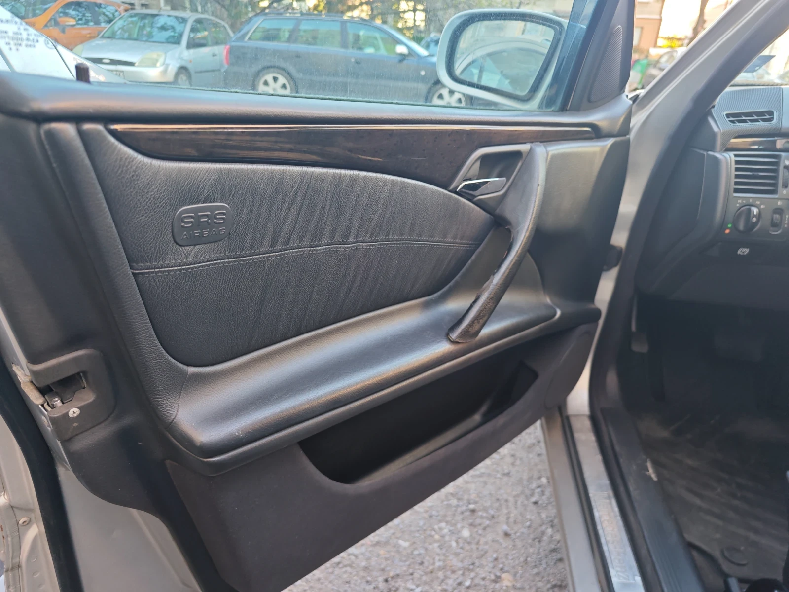 Mercedes-Benz E 320, снимка 12 - Автомобили и джипове - 54370822