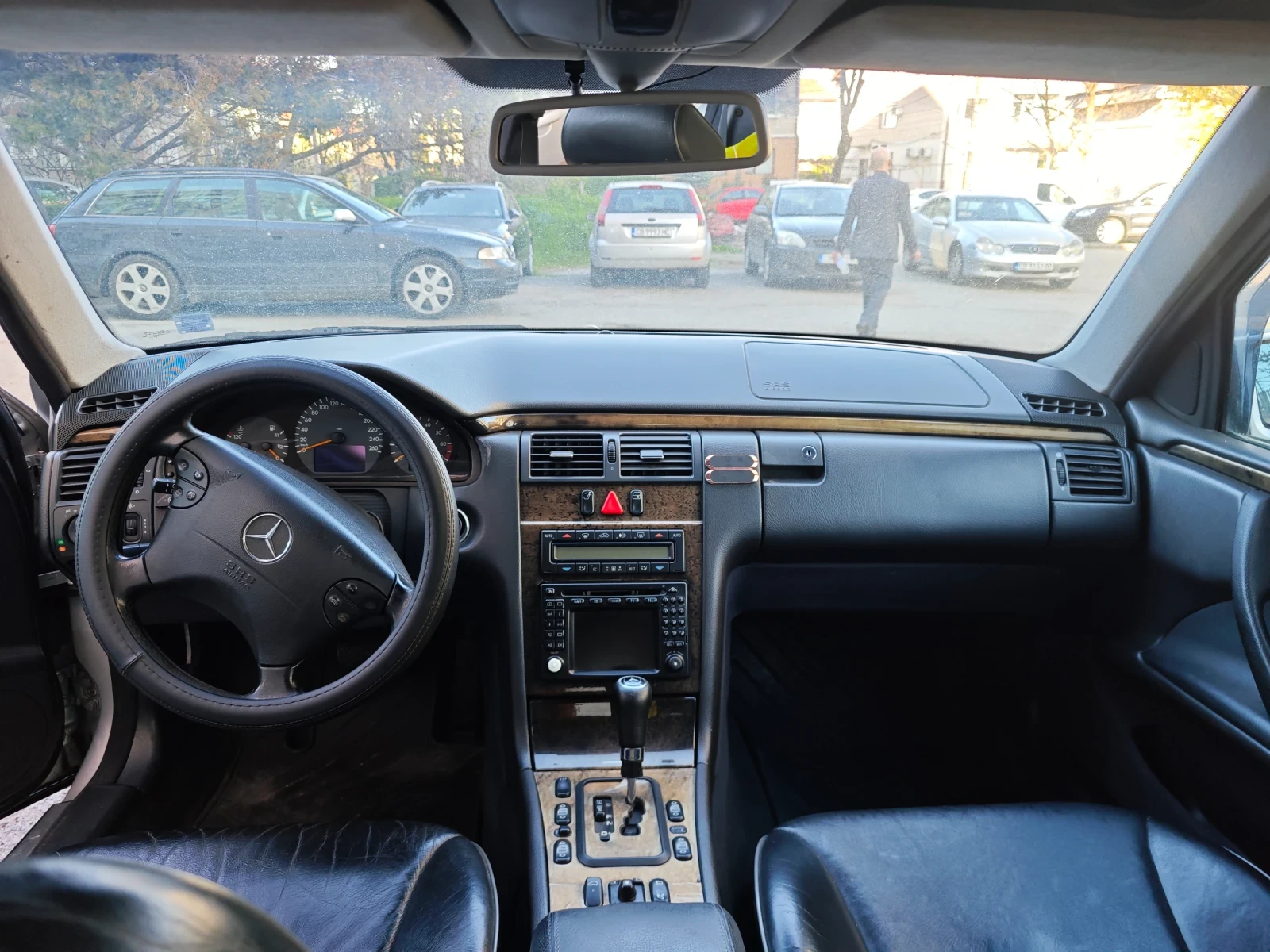 Mercedes-Benz E 320, снимка 9 - Автомобили и джипове - 54370822