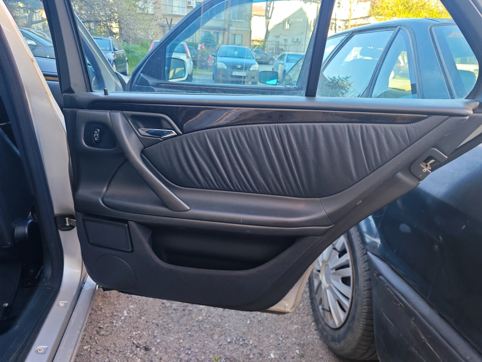 Mercedes-Benz E 320, снимка 15 - Автомобили и джипове - 54370822