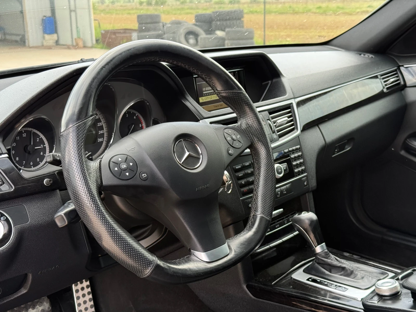 Mercedes-Benz E 220, снимка 7 - Автомобили и джипове - 54509620