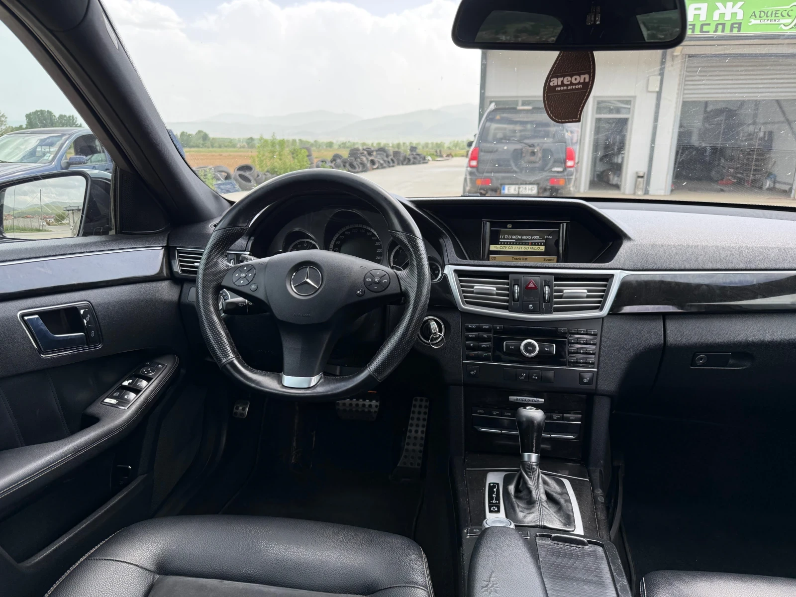 Mercedes-Benz E 220, снимка 11 - Автомобили и джипове - 54509620