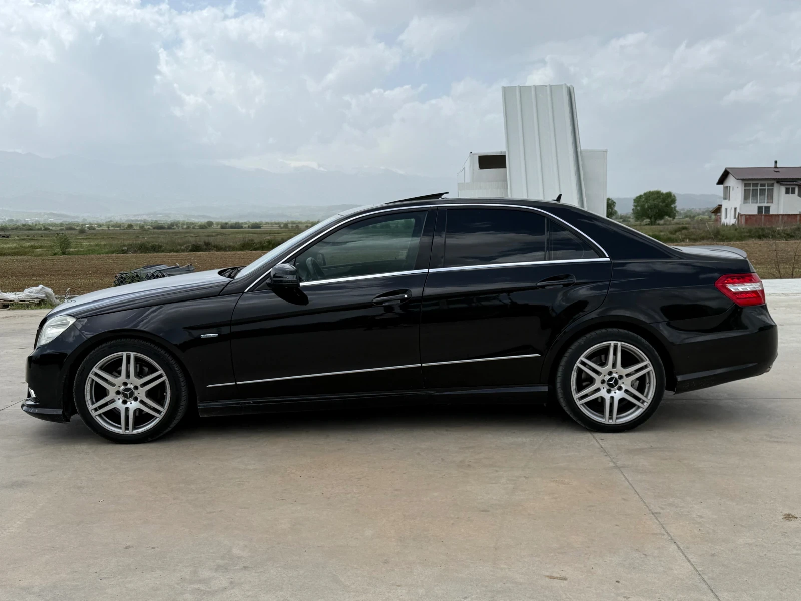 Mercedes-Benz E 220, снимка 5 - Автомобили и джипове - 54509620