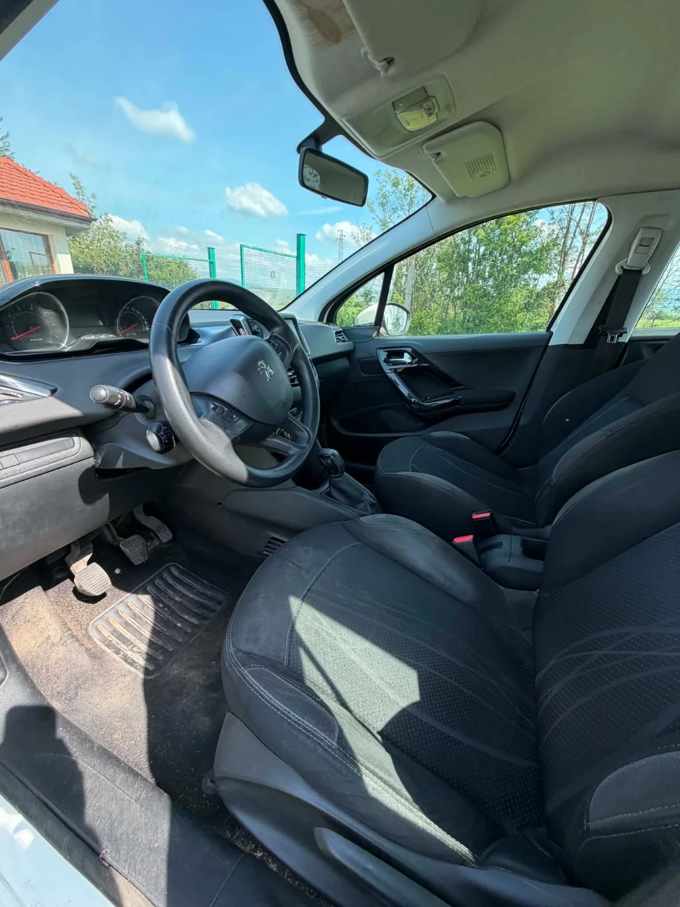 Peugeot 208, снимка 8 - Автомобили и джипове - 54621400
