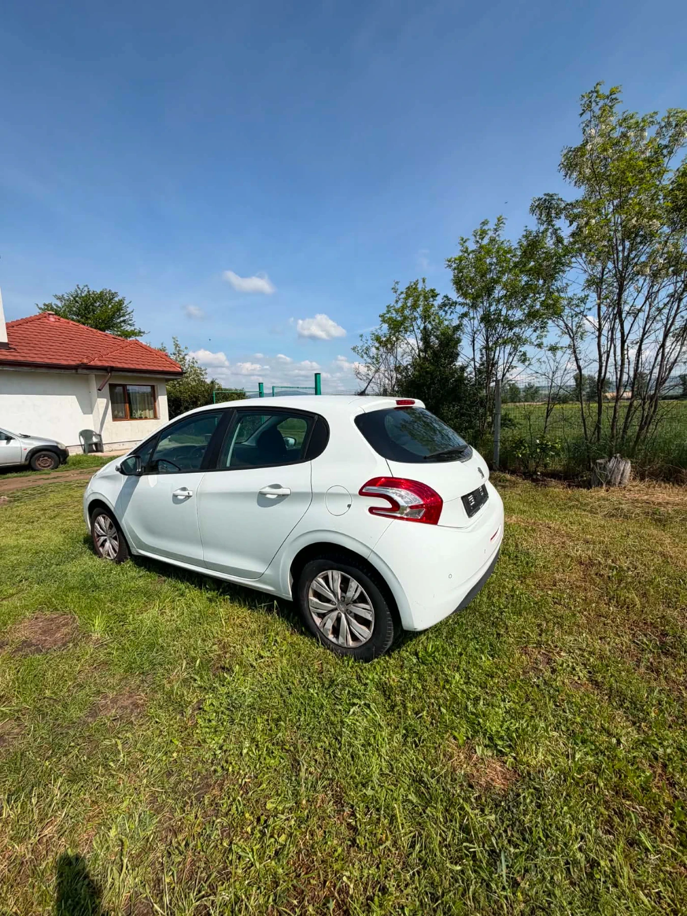 Peugeot 208, снимка 6 - Автомобили и джипове - 54621400