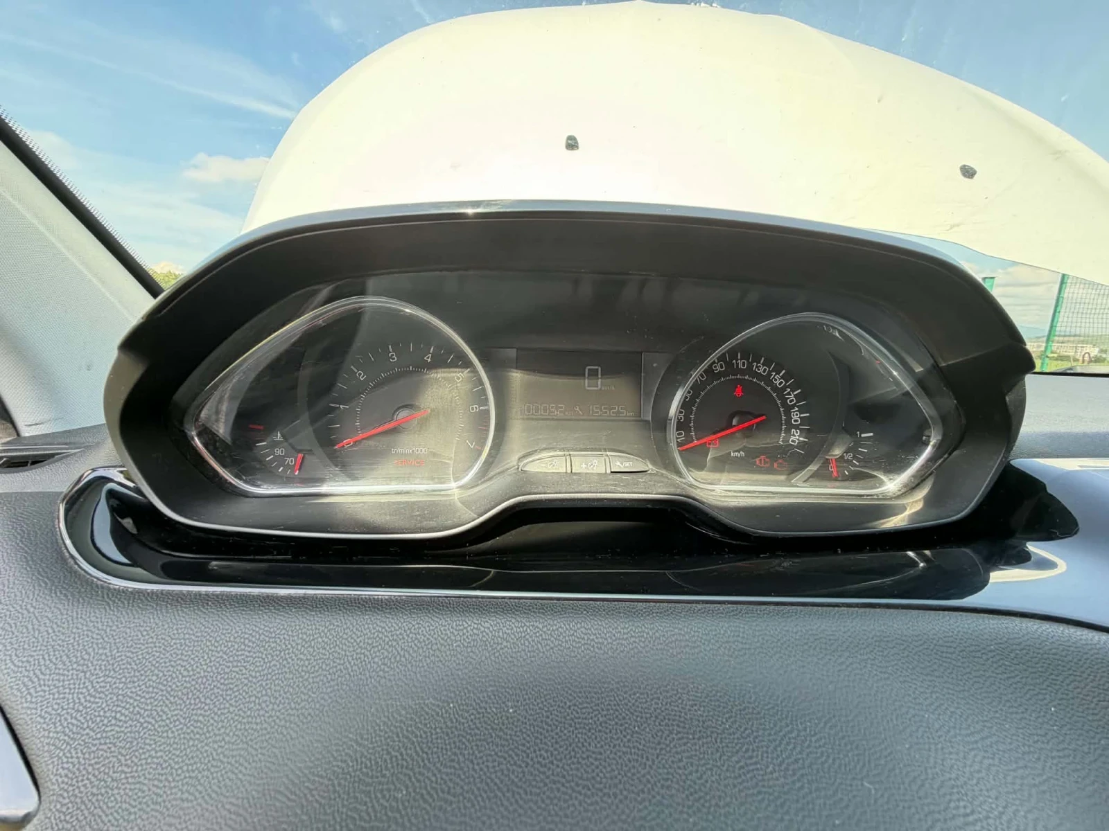 Peugeot 208, снимка 13 - Автомобили и джипове - 54621400
