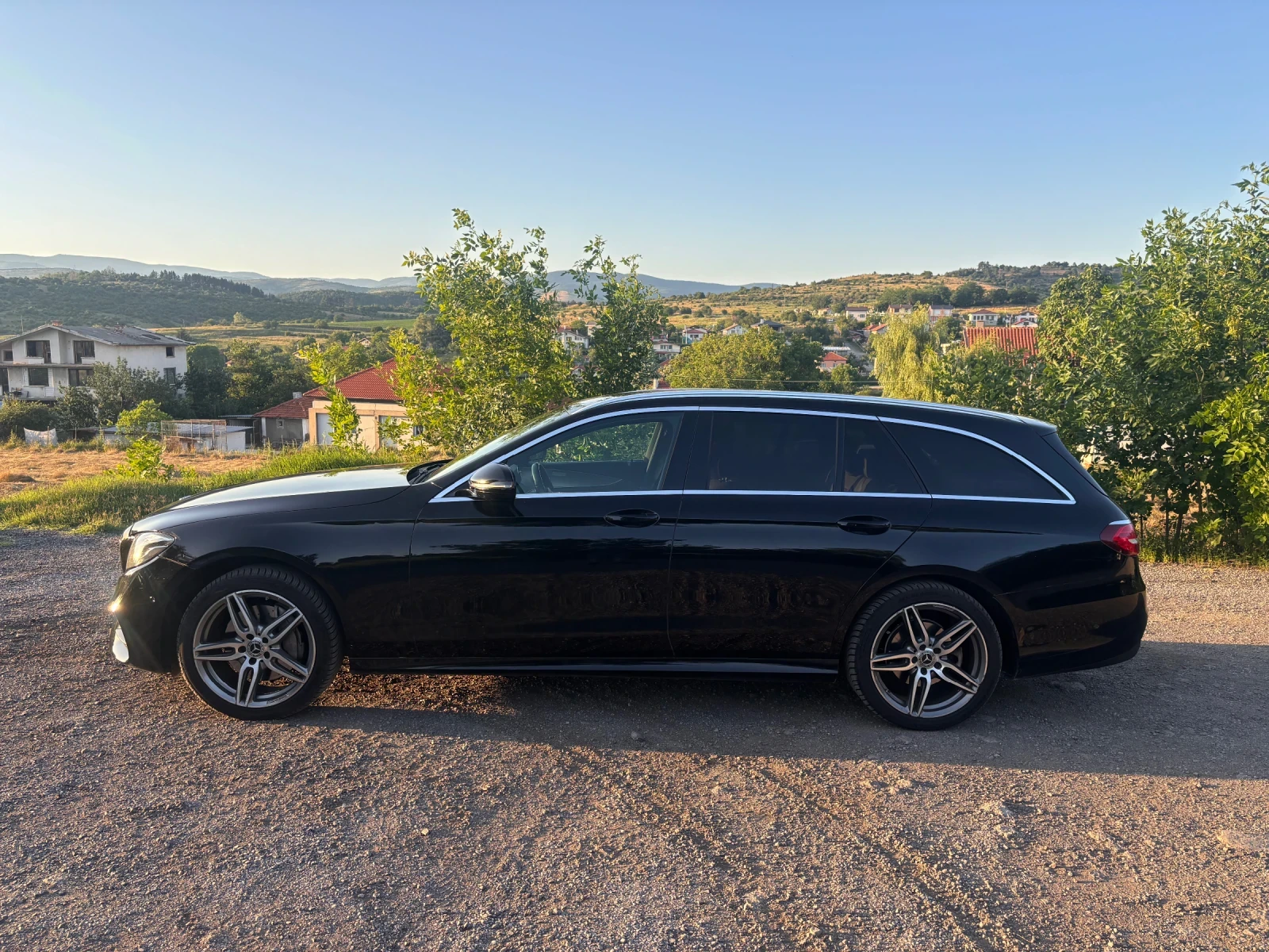 Mercedes-Benz E 220, снимка 3 - Автомобили и джипове - 55233532