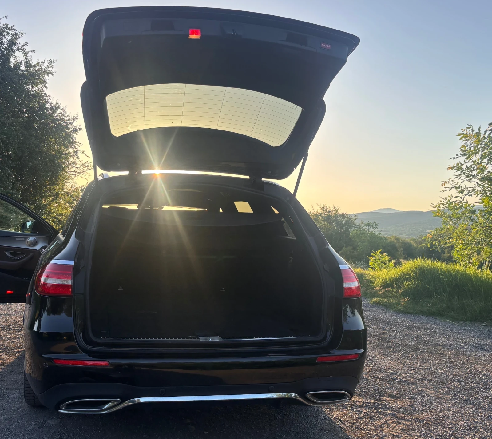 Mercedes-Benz E 220, снимка 5 - Автомобили и джипове - 55233532