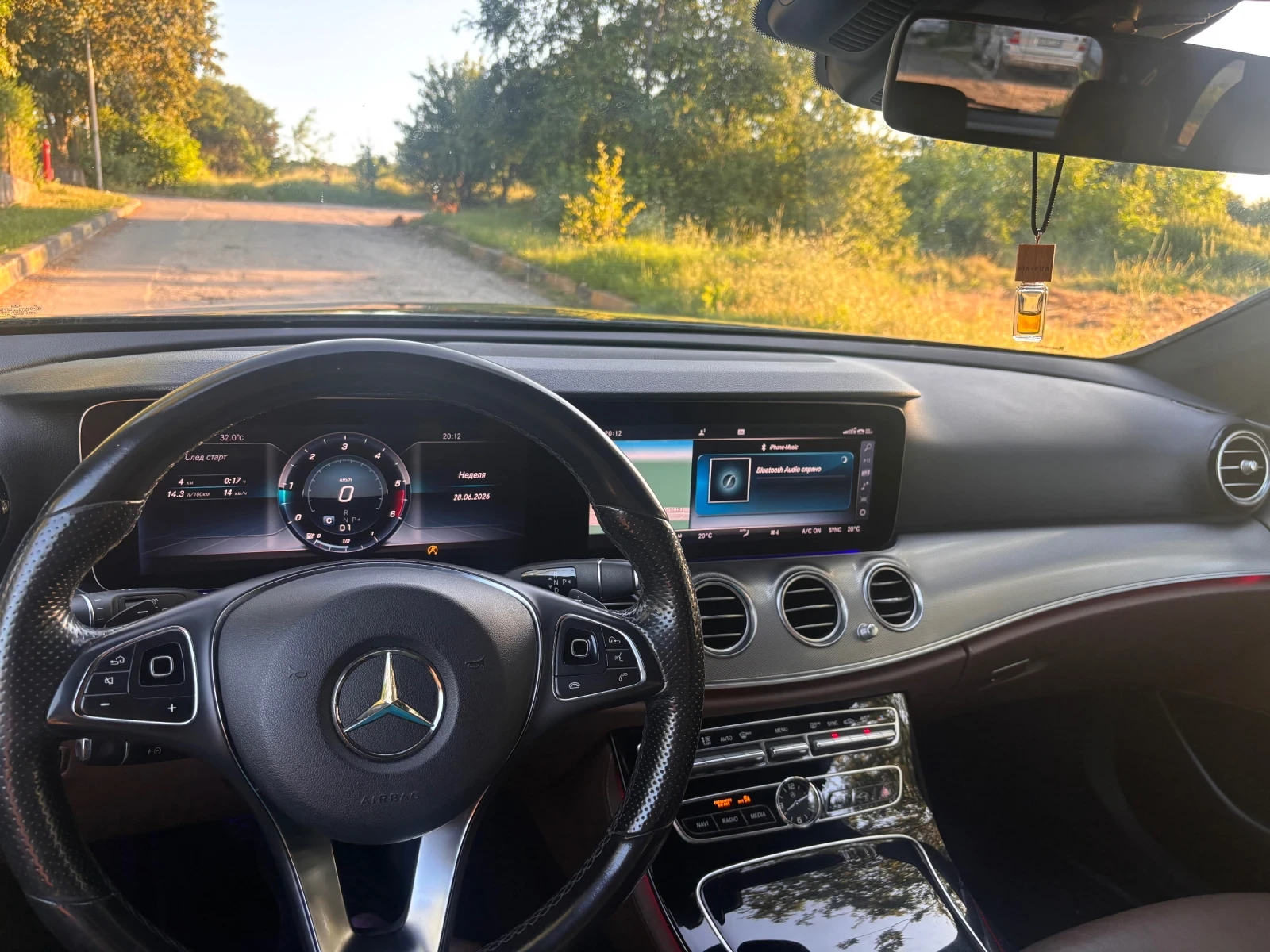 Mercedes-Benz E 220, снимка 6 - Автомобили и джипове - 55233532