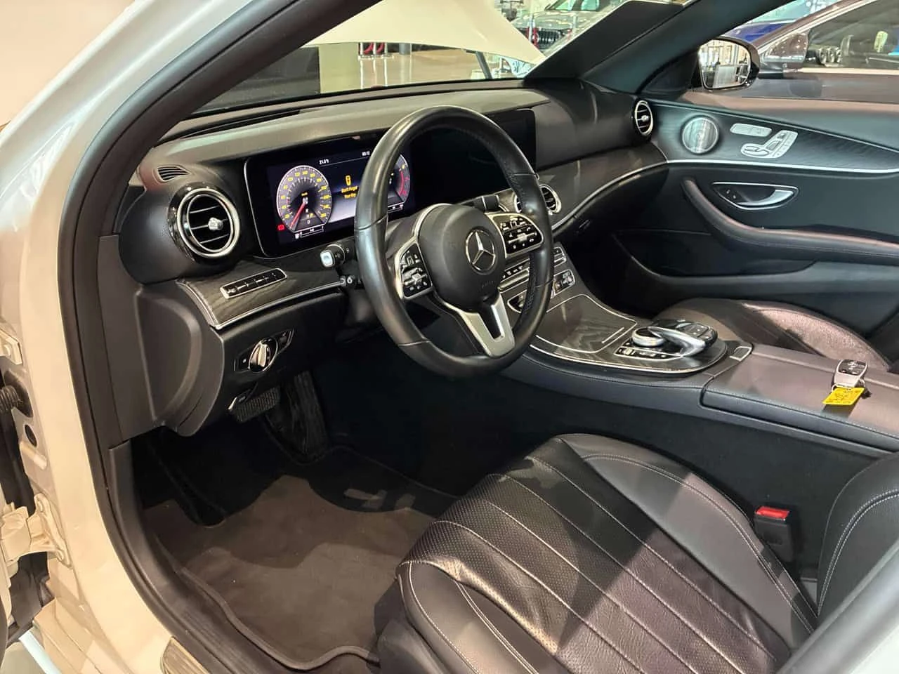Mercedes-Benz E 350 * ОТ ПРЕДСТАВИТЕЛСТВО НА МЕРЦЕДЕС * BURMESTER * , снимка 7 - Автомобили и джипове - 55245440