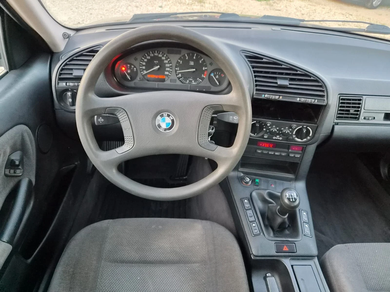 BMW 320 320i* Нов внос Италия* Без ръжди* , снимка 17 - Автомобили и джипове - 55699125