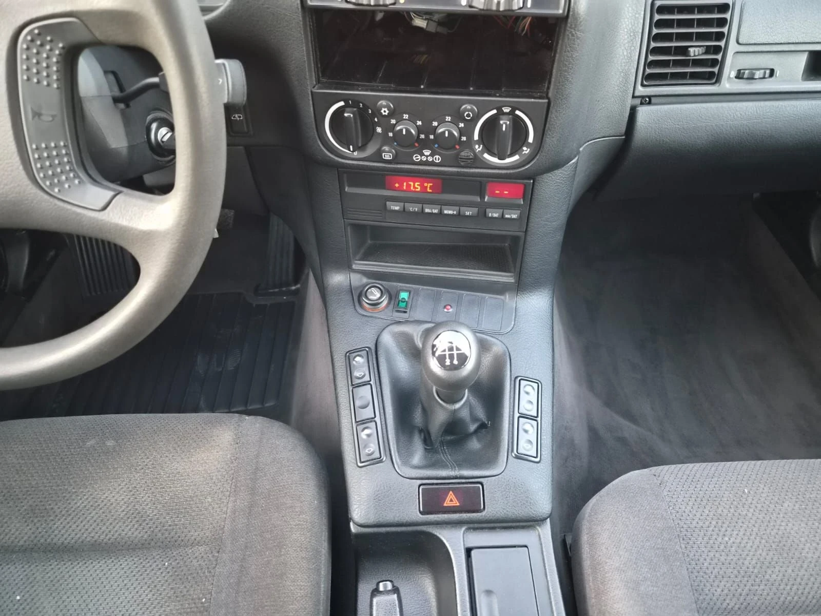 BMW 320 320i* Нов внос Италия* Без ръжди* , снимка 16 - Автомобили и джипове - 55699125