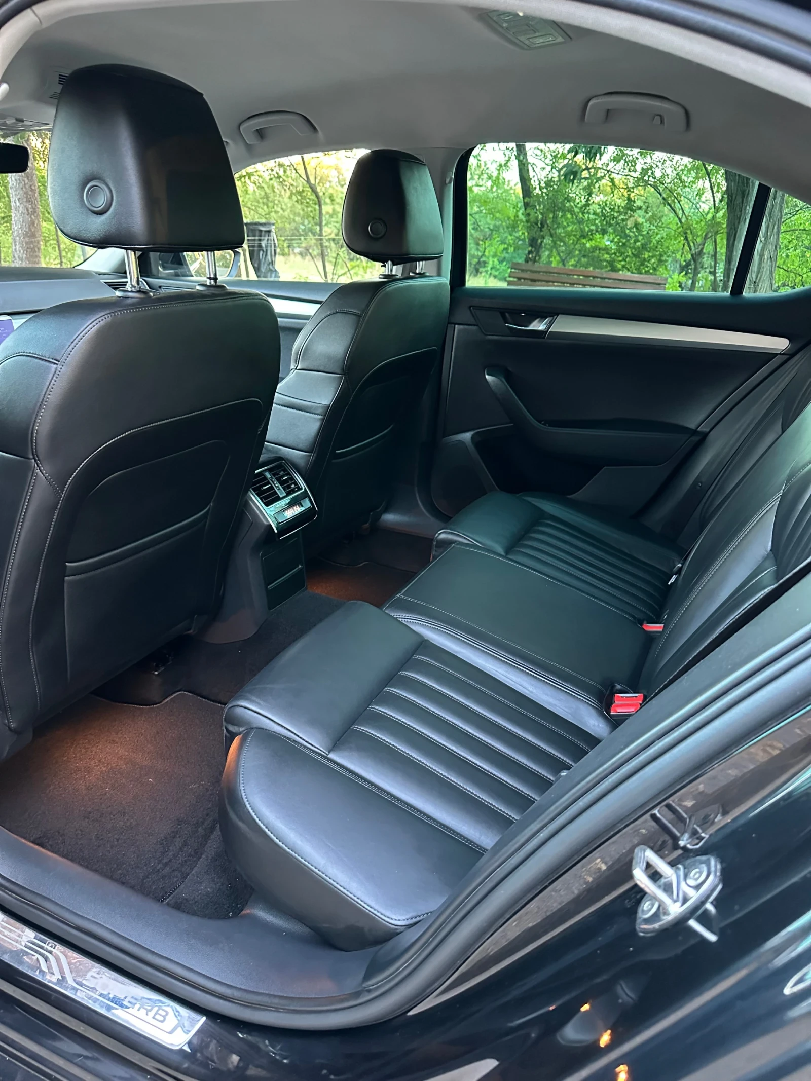 Skoda Superb 2.0TDI/DSG/150кс, снимка 13 - Автомобили и джипове - 55971938