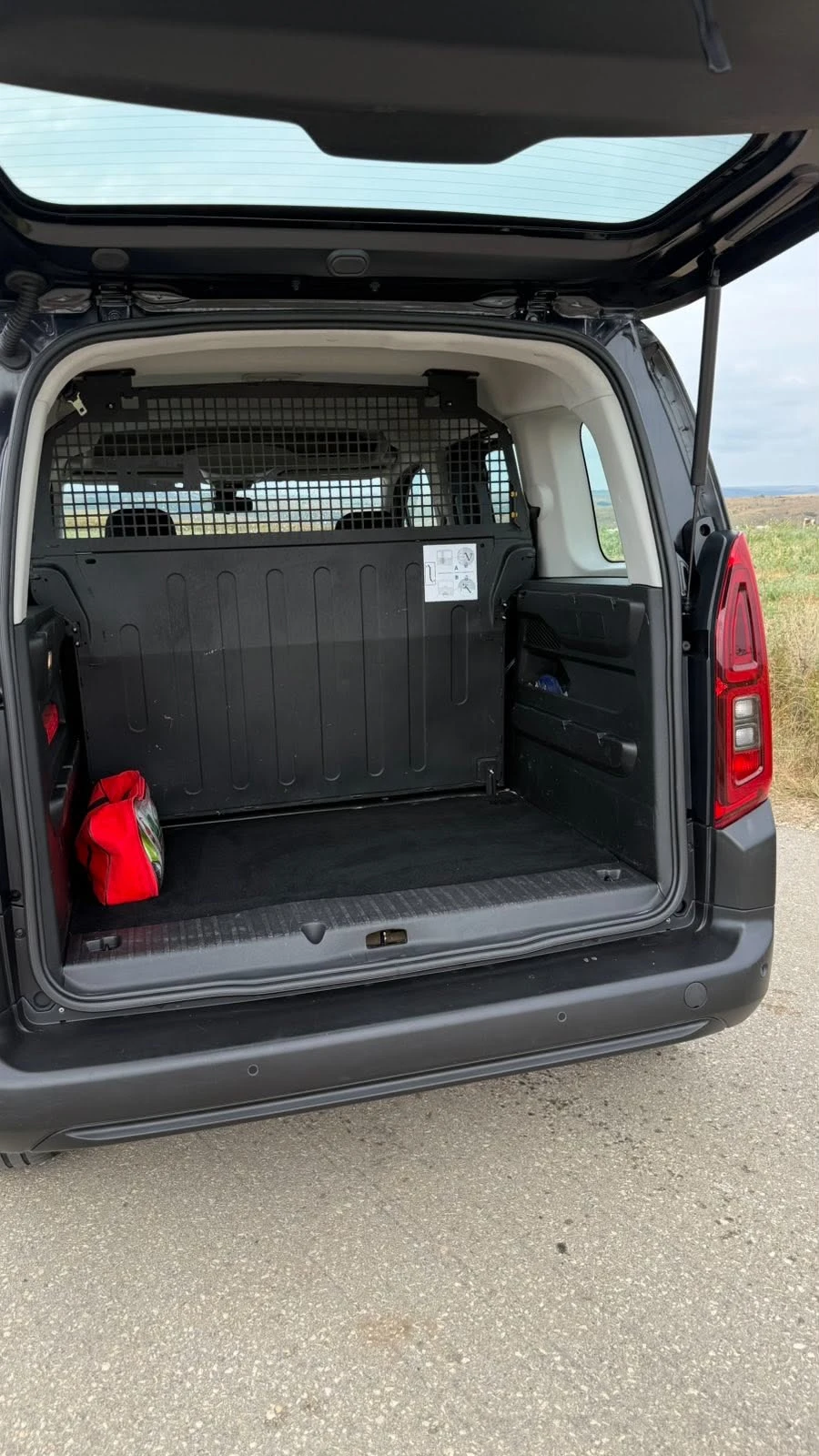 Citroen Berlingo Bussines* Comfort Plus 4+ 1* Товарен 1.5BlueHDI, снимка 4 - Автомобили и джипове - 55982779