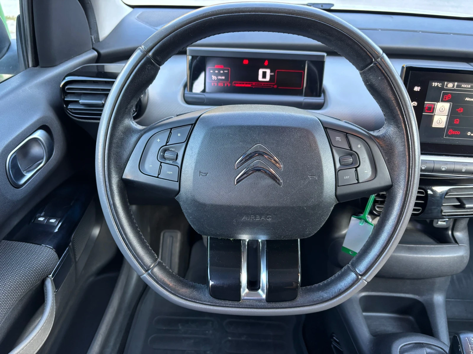 Citroen C4 Cactus 1.6 BHDI РЪЧКА EURO 6, снимка 13 - Автомобили и джипове - 56338107