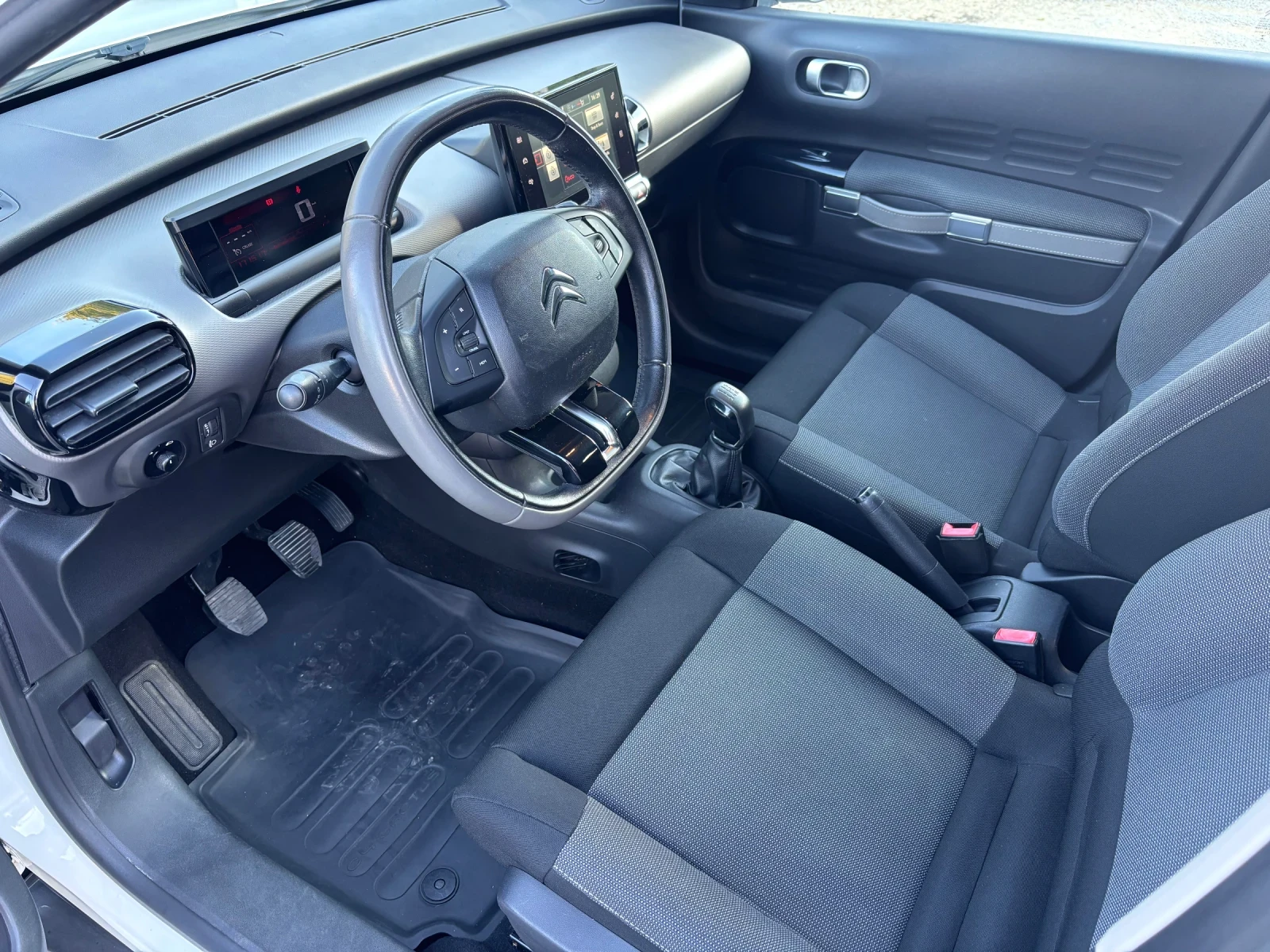 Citroen C4 Cactus 1.6 BHDI РЪЧКА EURO 6, снимка 8 - Автомобили и джипове - 56338107
