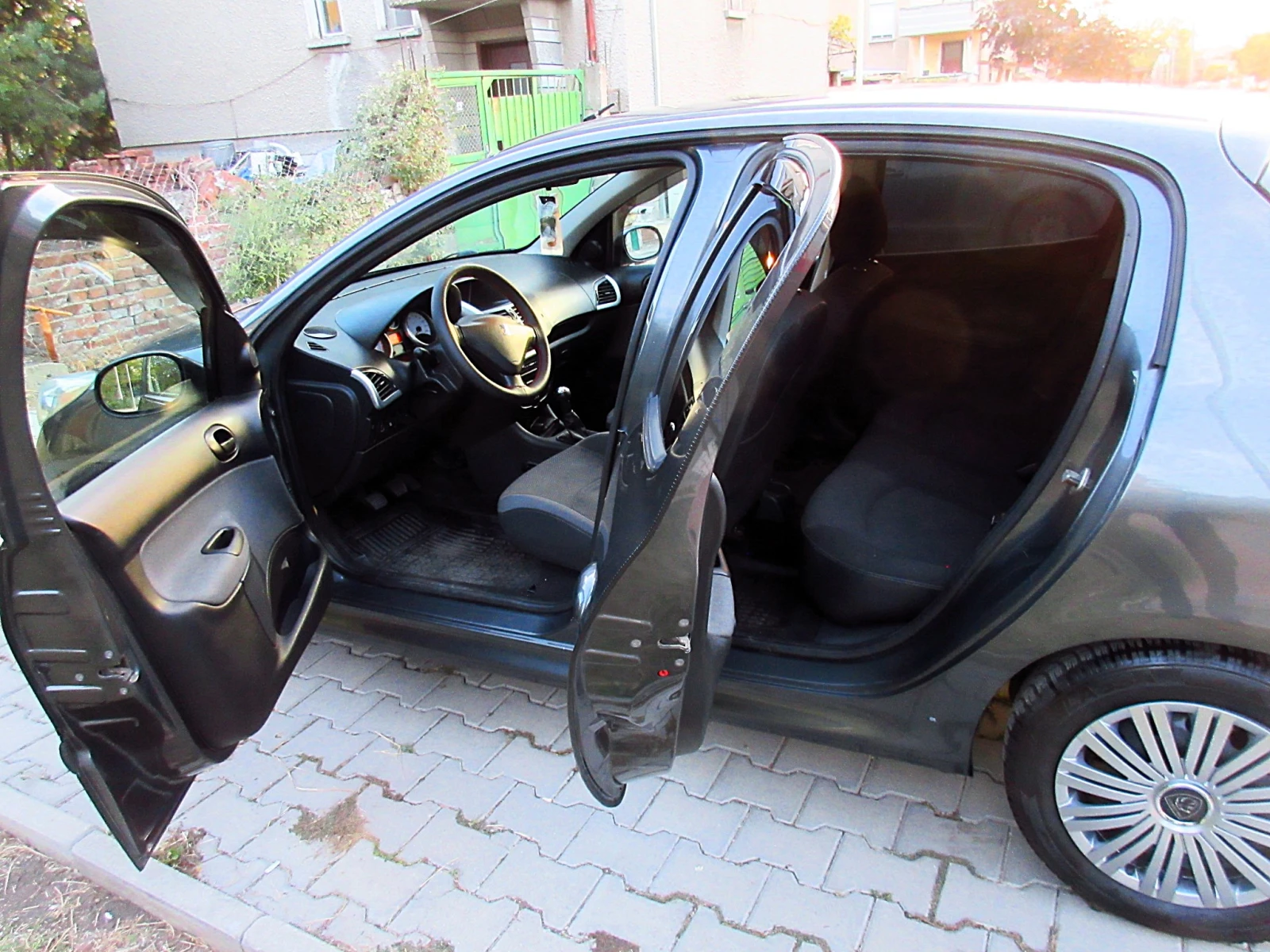 Peugeot 206 Plus 1.4HDI, снимка 8 - Автомобили и джипове - 56611542