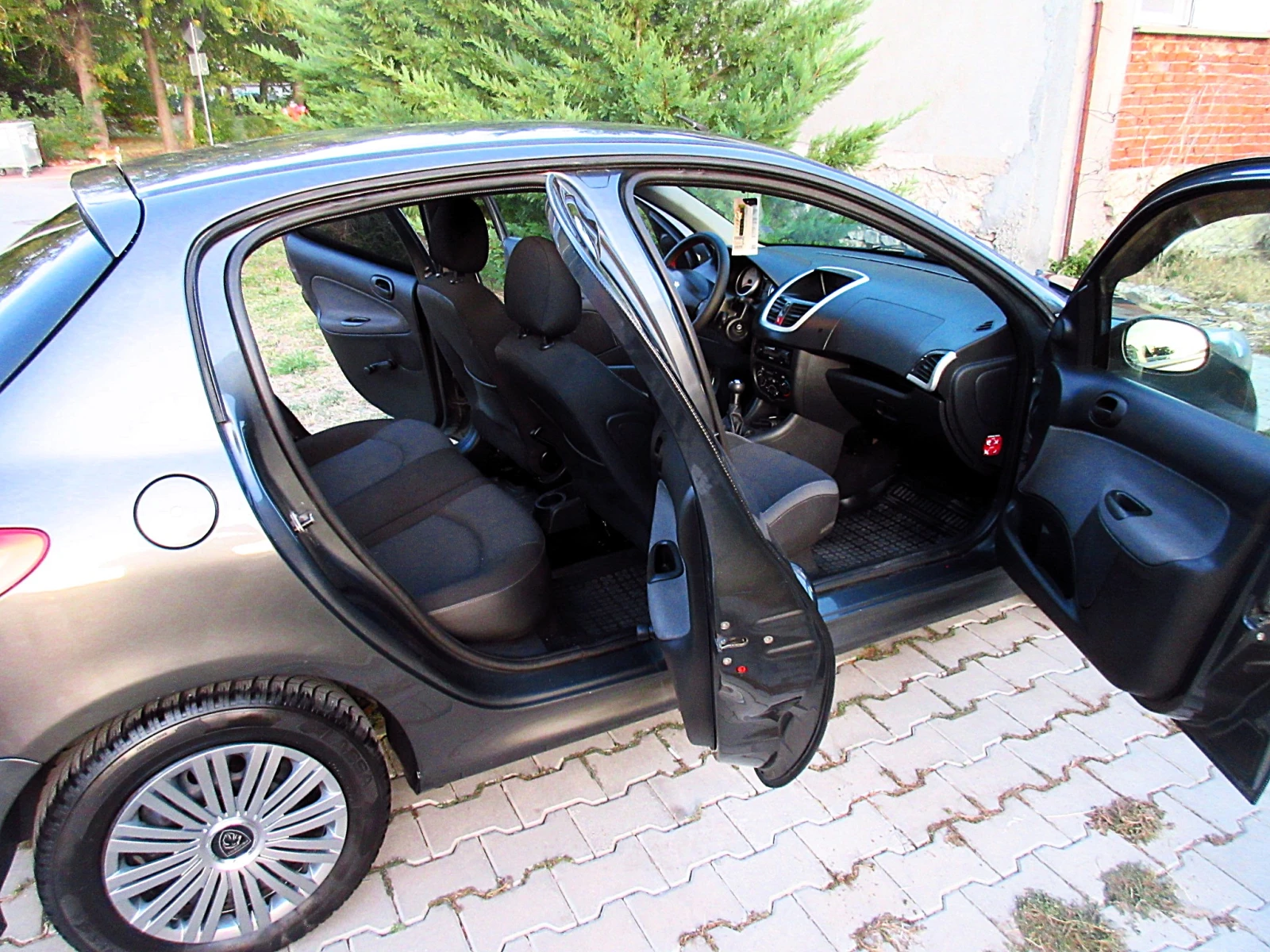 Peugeot 206 Plus 1.4HDI, снимка 9 - Автомобили и джипове - 56611542