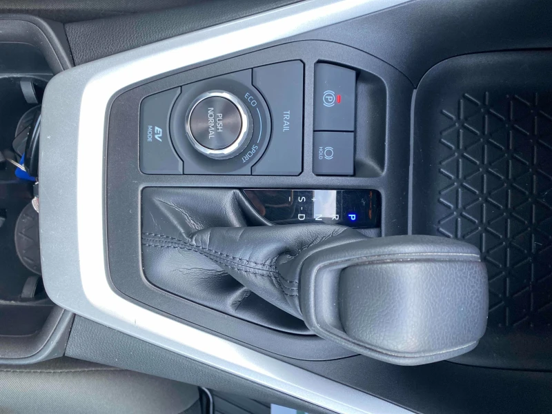 Toyota Rav4 Hybrid XLE * * CARFAX * * АВТО КРЕДИТ * * , снимка 12 - Автомобили и джипове - 52755587