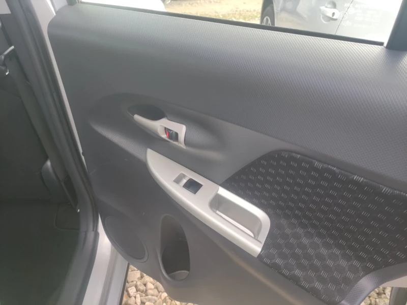 Toyota Urban Cruiser 1.3/100кс Swiss edition , снимка 8 - Автомобили и джипове - 53014142