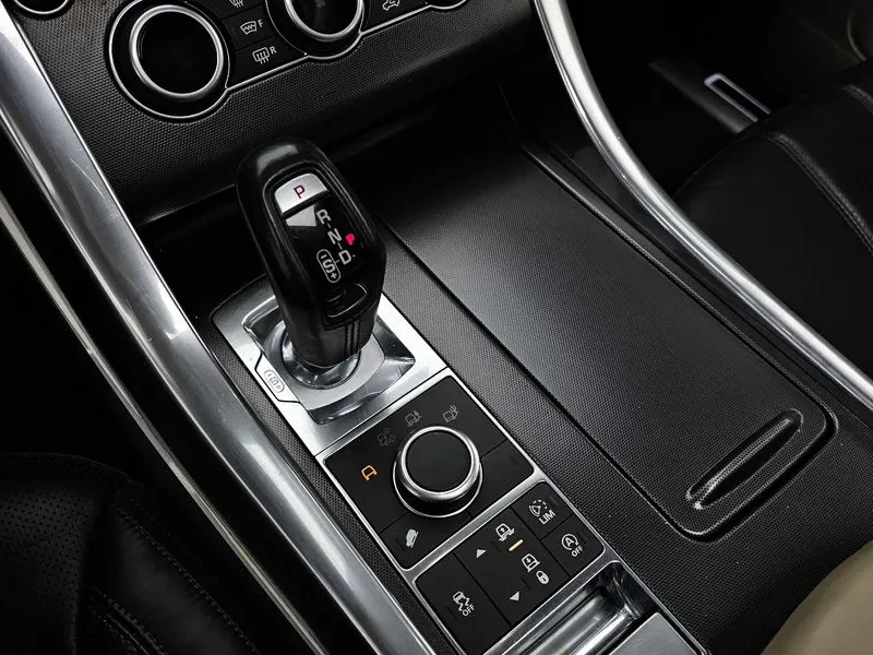 Land Rover Range Rover Sport 3.0, снимка 9 - Автомобили и джипове - 54500101