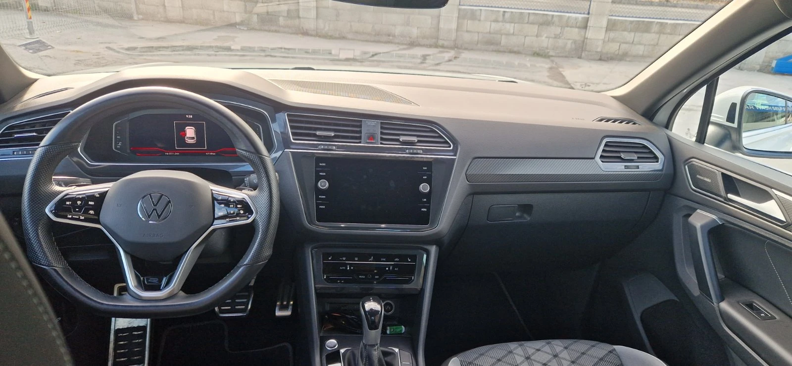 VW Tiguan R-Line - изображение 8