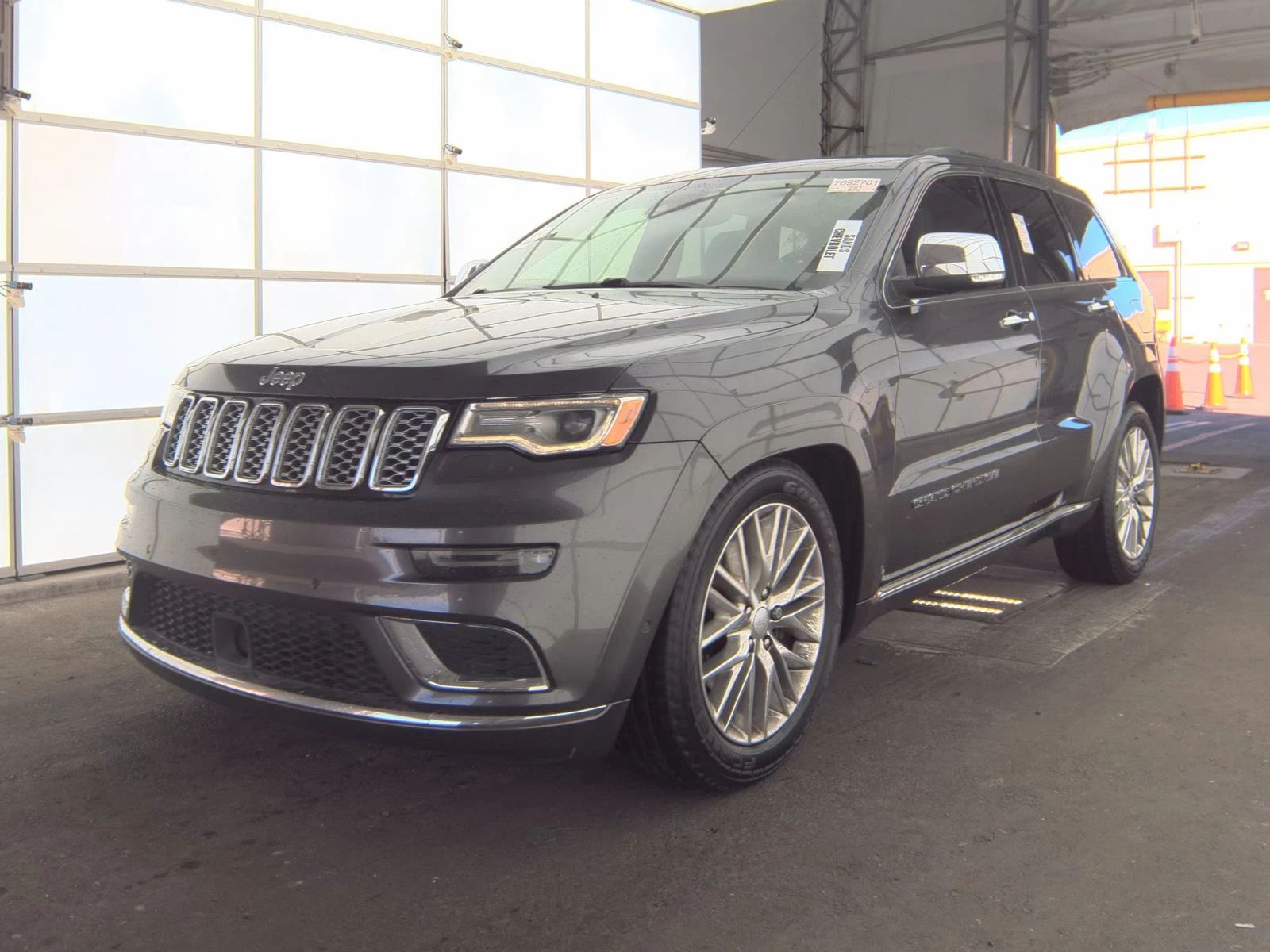 Jeep Grand cherokee SUMMIT 5.7L DISTRONIC/ОБДУХВАНЕ - изображение 3