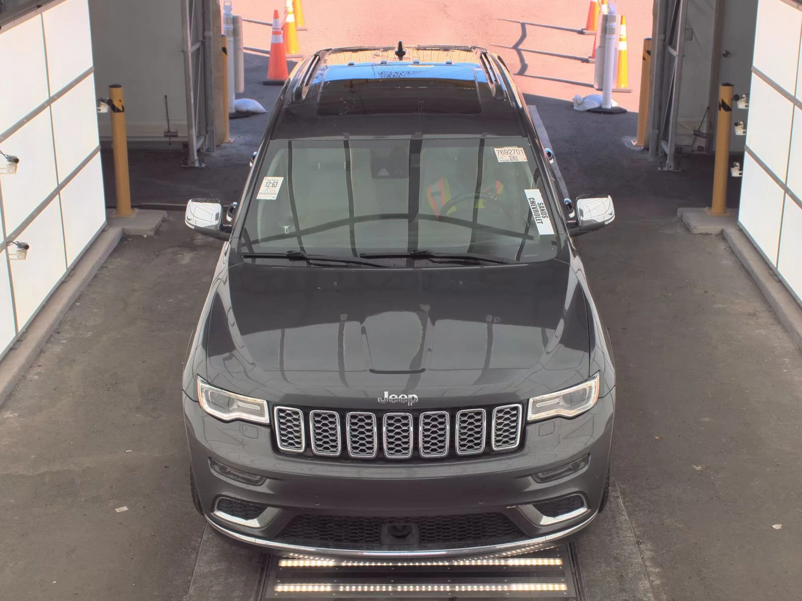 Jeep Grand cherokee SUMMIT 5.7L DISTRONIC/ОБДУХВАНЕ - изображение 2