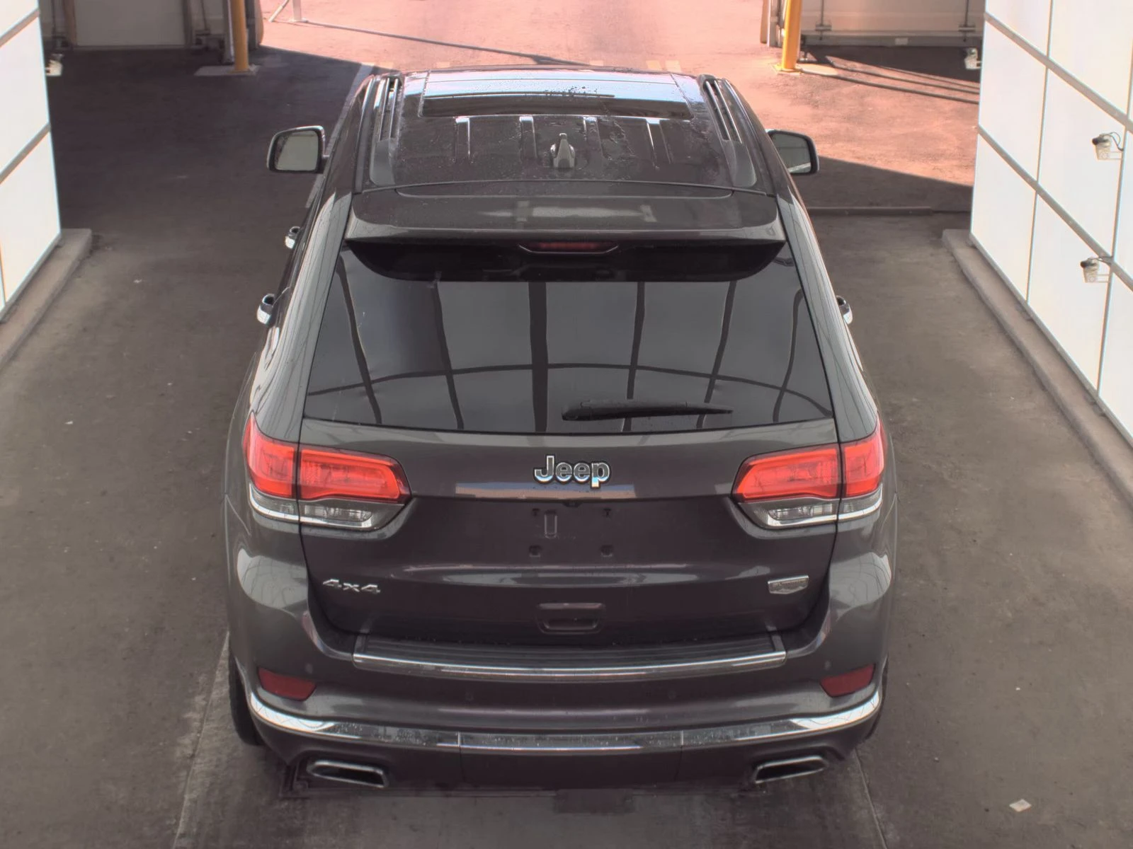 Jeep Grand cherokee SUMMIT 5.7L DISTRONIC/ОБДУХВАНЕ - изображение 5