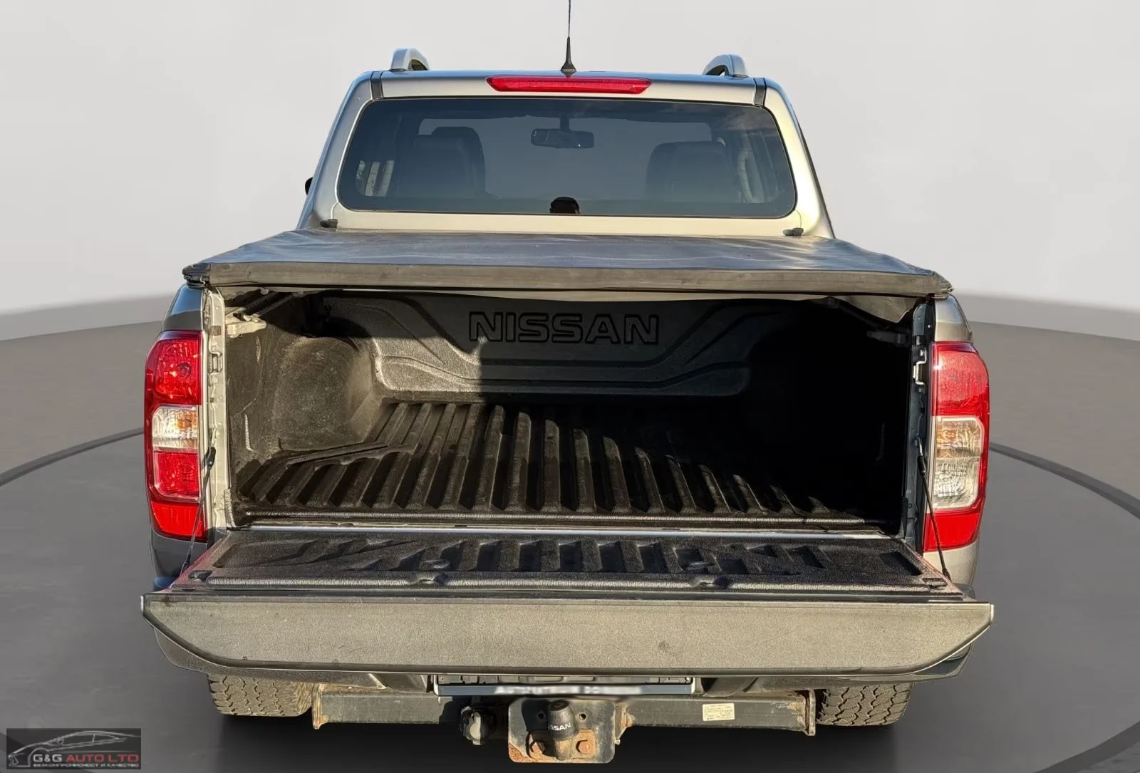 Nissan Navara NP300/190HP/TEKNA/DOUBLE-CAB/4X4/360/AHK/970g, снимка 6 - Автомобили и джипове - 53951212