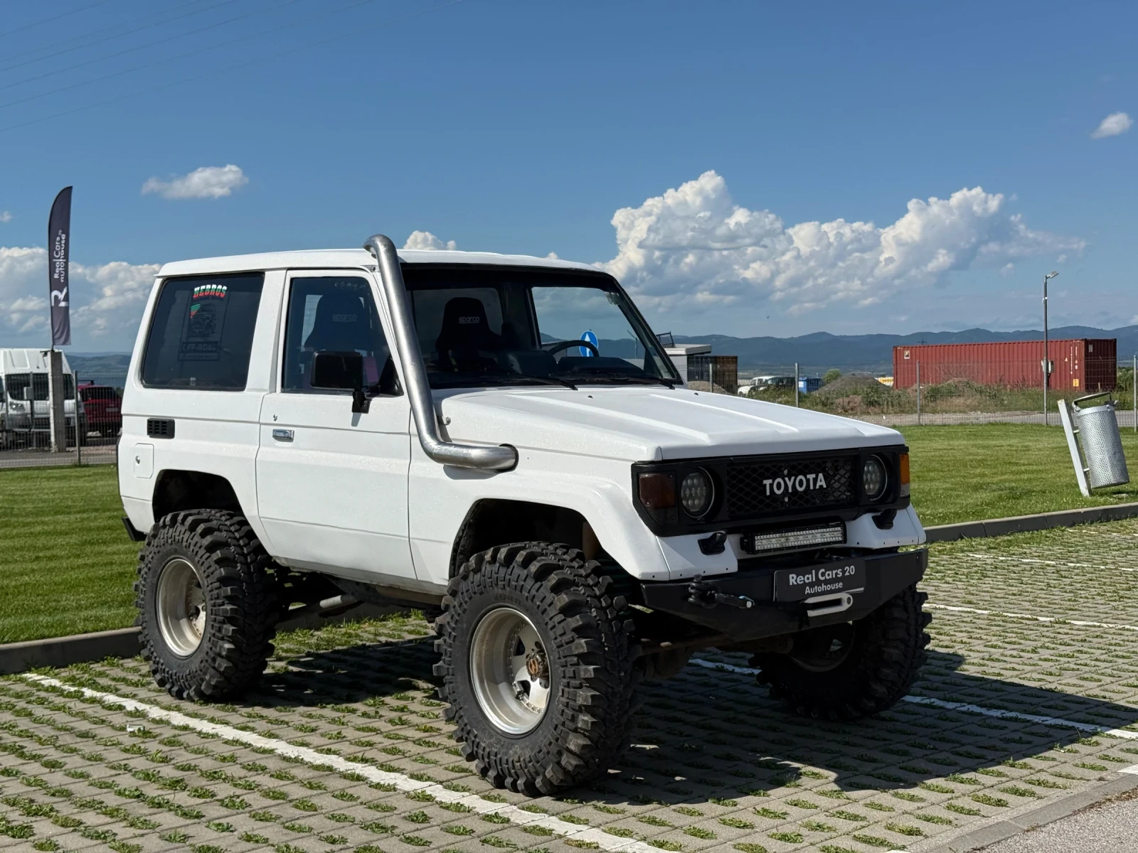 Toyota Land cruiser 4.3 V8 Lexus* УЗАКОНЕН ДВИГАТЕЛ, снимка 3 - Автомобили и джипове - 54997928