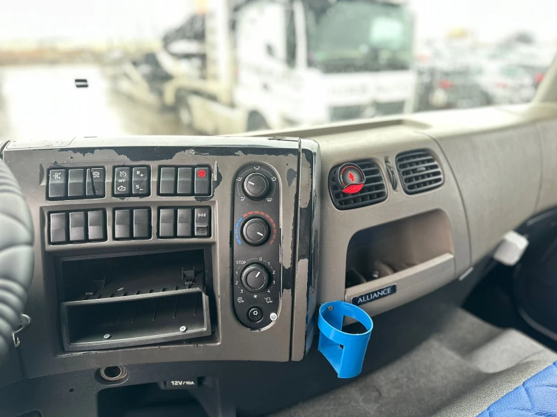Renault Premium / EURO 5 / ОБСЛУЖЕН / ДВИГАТЕЛ НА VOLVO /, снимка 12 - Камиони - 53505199