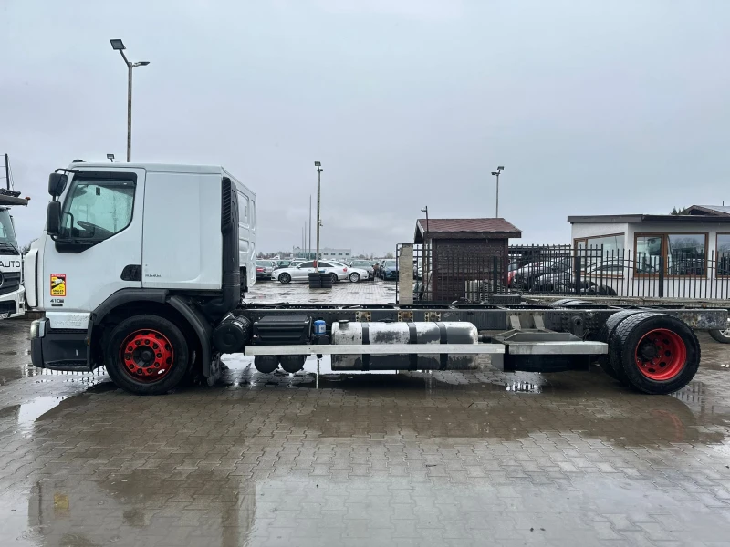 Renault Premium / EURO 5 / ОБСЛУЖЕН / ДВИГАТЕЛ НА VOLVO /, снимка 2 - Камиони - 53505199