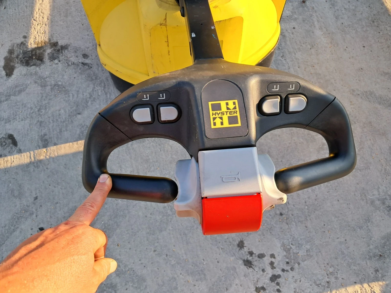 Електрокар Hyster, снимка 7 - Индустриална техника - 55808406