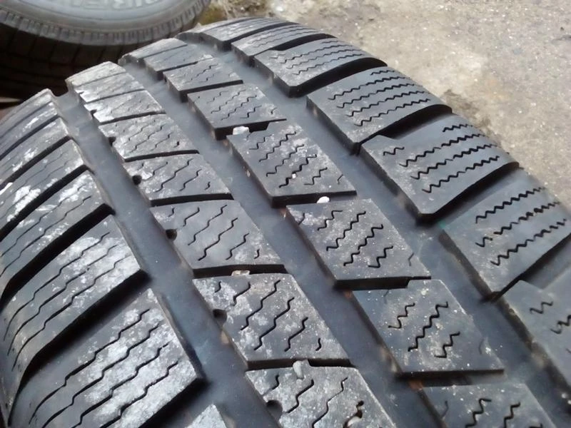 Гуми Зимни 215/70R16, снимка 9 - Гуми и джанти - 20335197