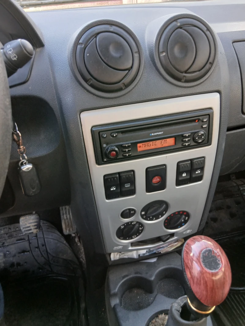 Dacia Logan, снимка 6 - Автомобили и джипове - 53036479