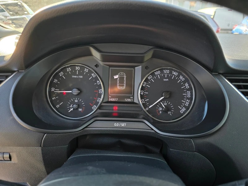 Skoda Octavia 1.6 TDI, снимка 11 - Автомобили и джипове - 53179535