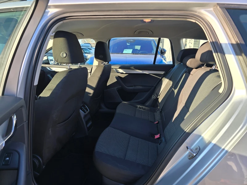 Skoda Octavia 1.6 TDI, снимка 7 - Автомобили и джипове - 53179535