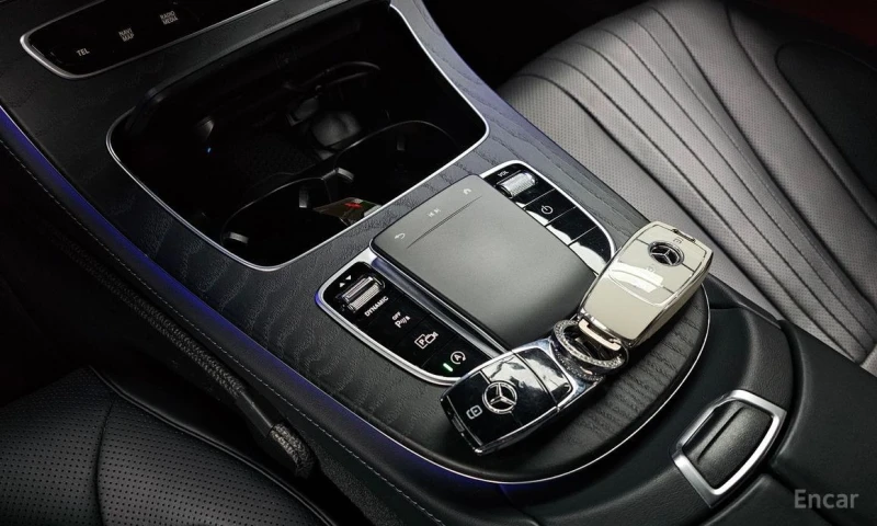 Mercedes-Benz CLS 300, снимка 9 - Автомобили и джипове - 53309889