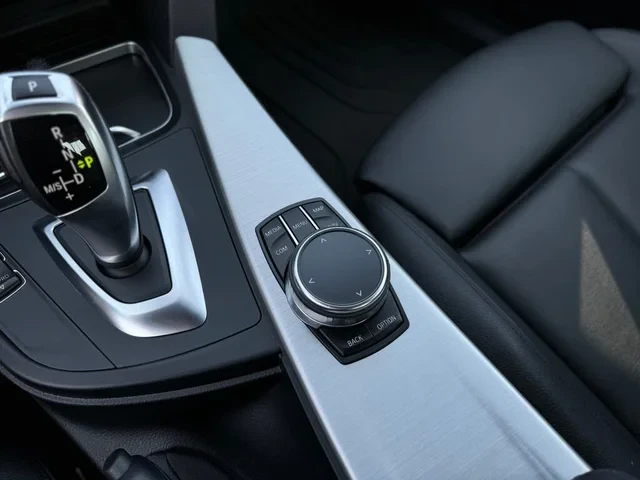 BMW 330 I * M-Package* * HeadUp* AвтоКредит* (ЦЕНА ДО БГ) - изображение 9
