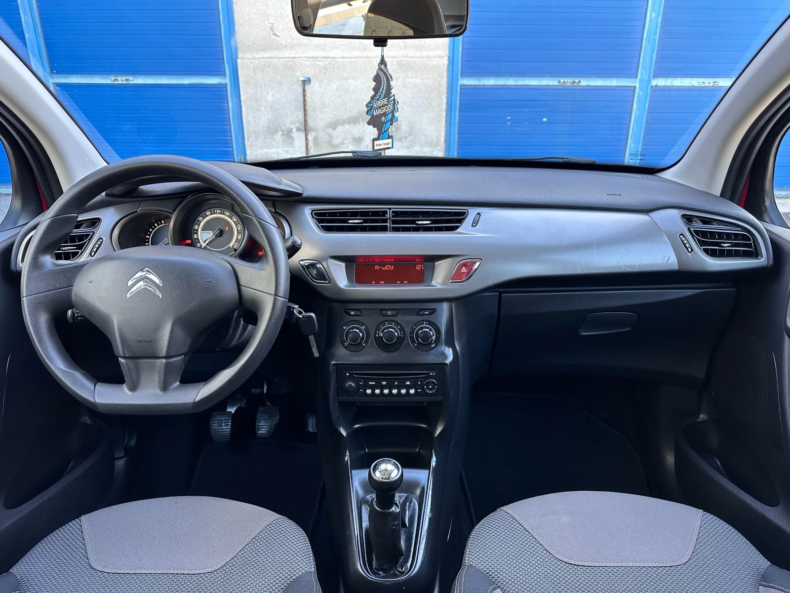 Citroen C3 1.2i EURO 6b - изображение 9