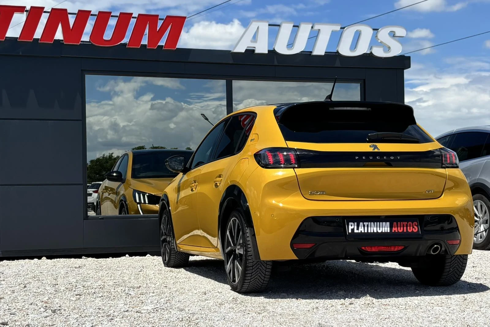 Peugeot 208 GT/PANO/PODGREV/DISTRONIK/MAXX FULL/ГАРАНЦИЯ  - изображение 3