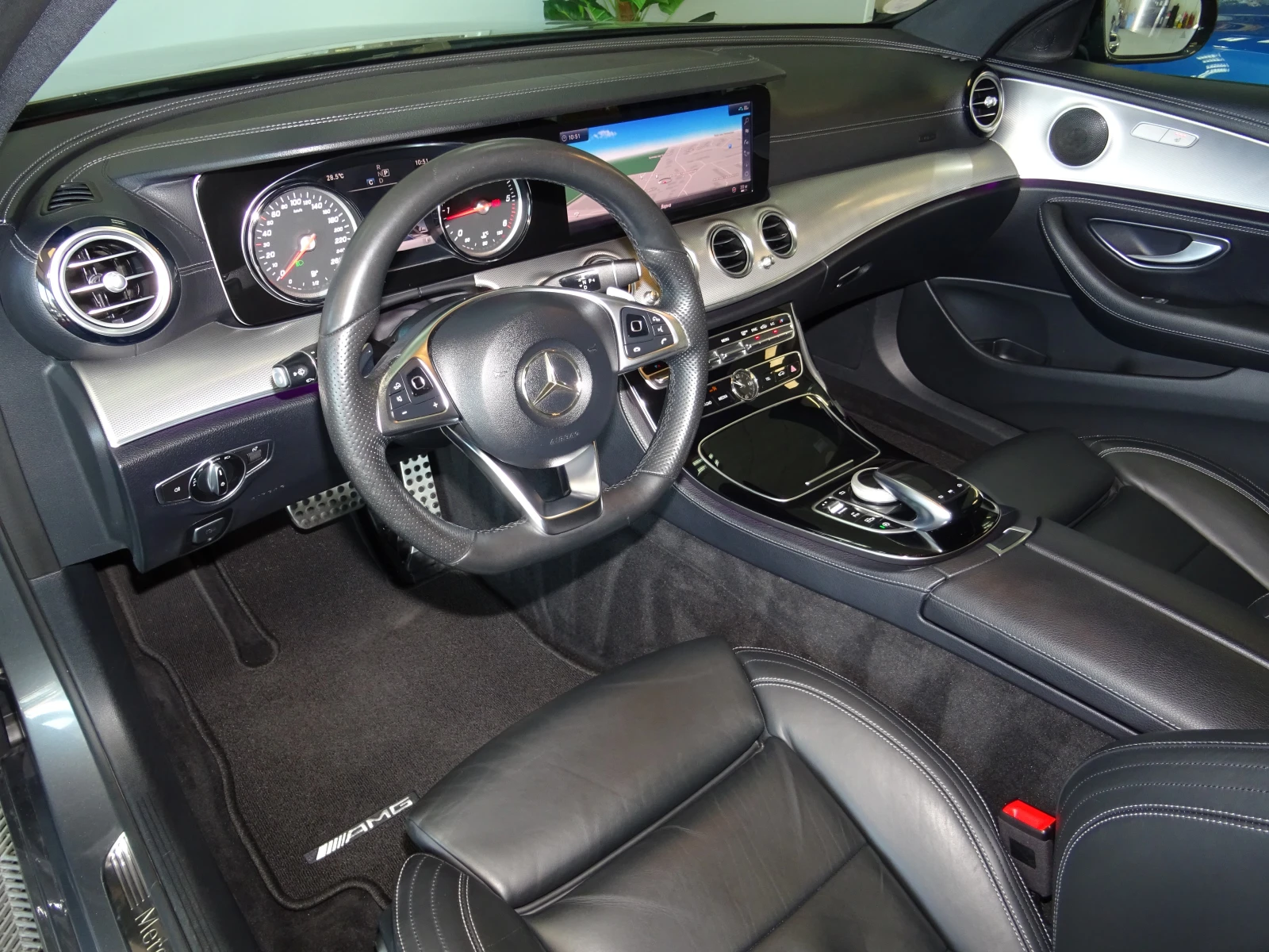 Mercedes-Benz E 220 AMG LINE 9G AVANTGARDE - изображение 8