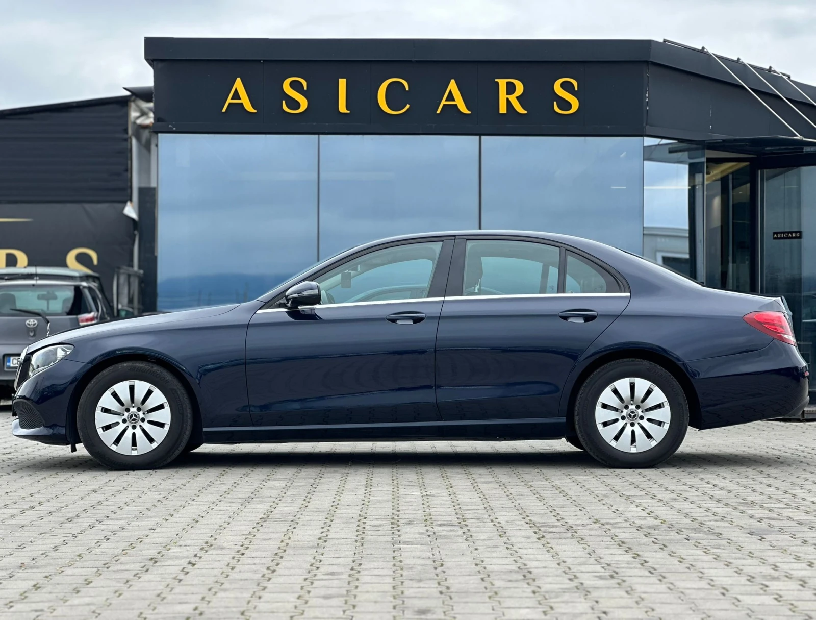 Mercedes-Benz E 200 / 9G-TRONIC / TOP /, снимка 2 - Автомобили и джипове - 54038278