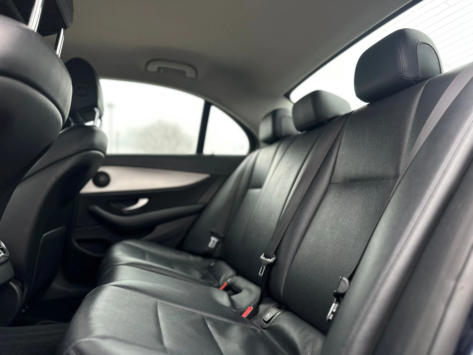 Mercedes-Benz E 200 / 9G-TRONIC / TOP /, снимка 11 - Автомобили и джипове - 54038278