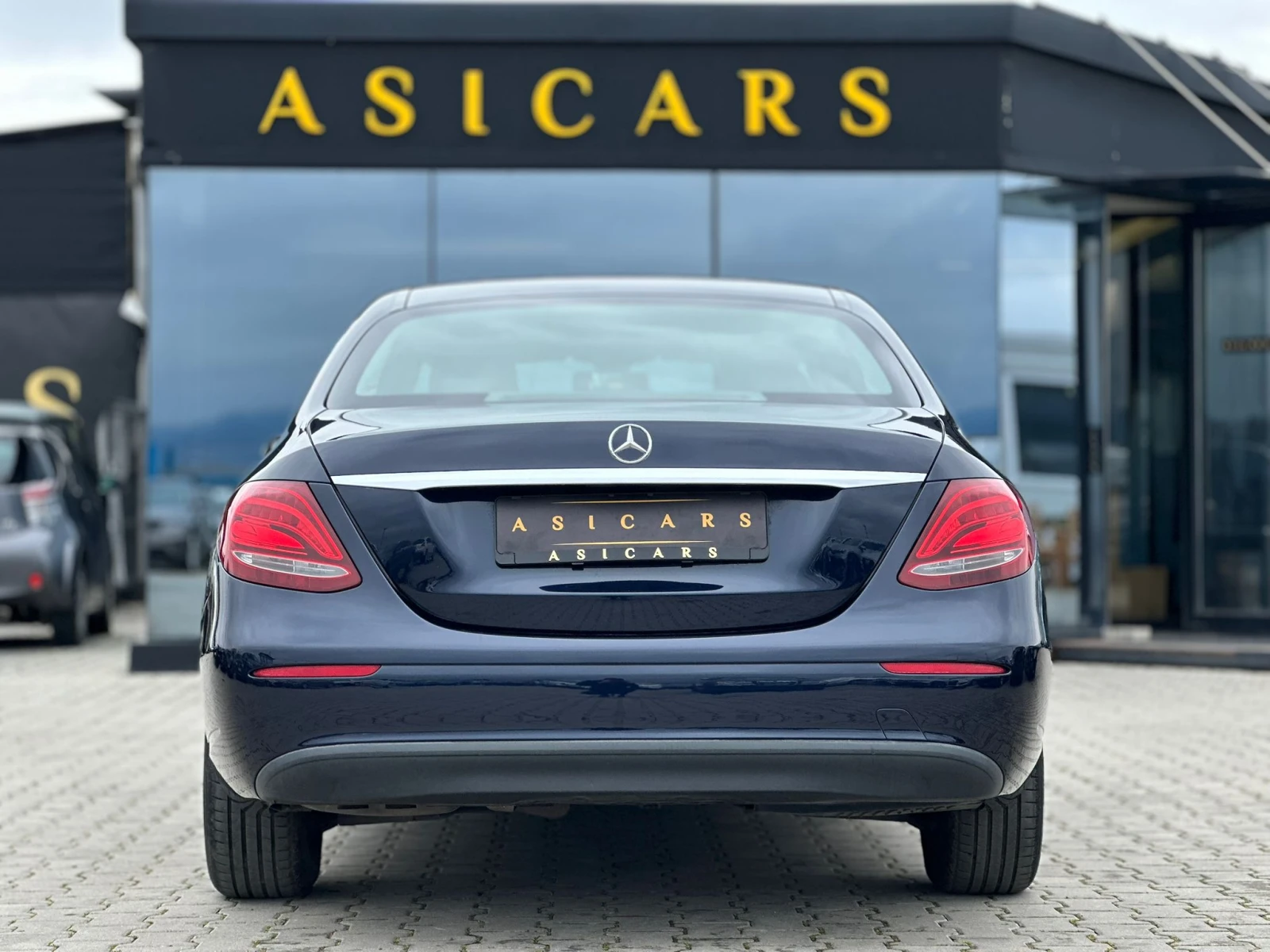 Mercedes-Benz E 200 / 9G-TRONIC / TOP /, снимка 4 - Автомобили и джипове - 54038278