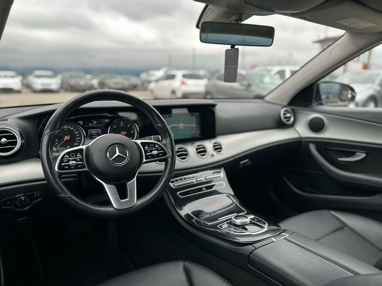 Mercedes-Benz E 200 / 9G-TRONIC / TOP /, снимка 9 - Автомобили и джипове - 54038278