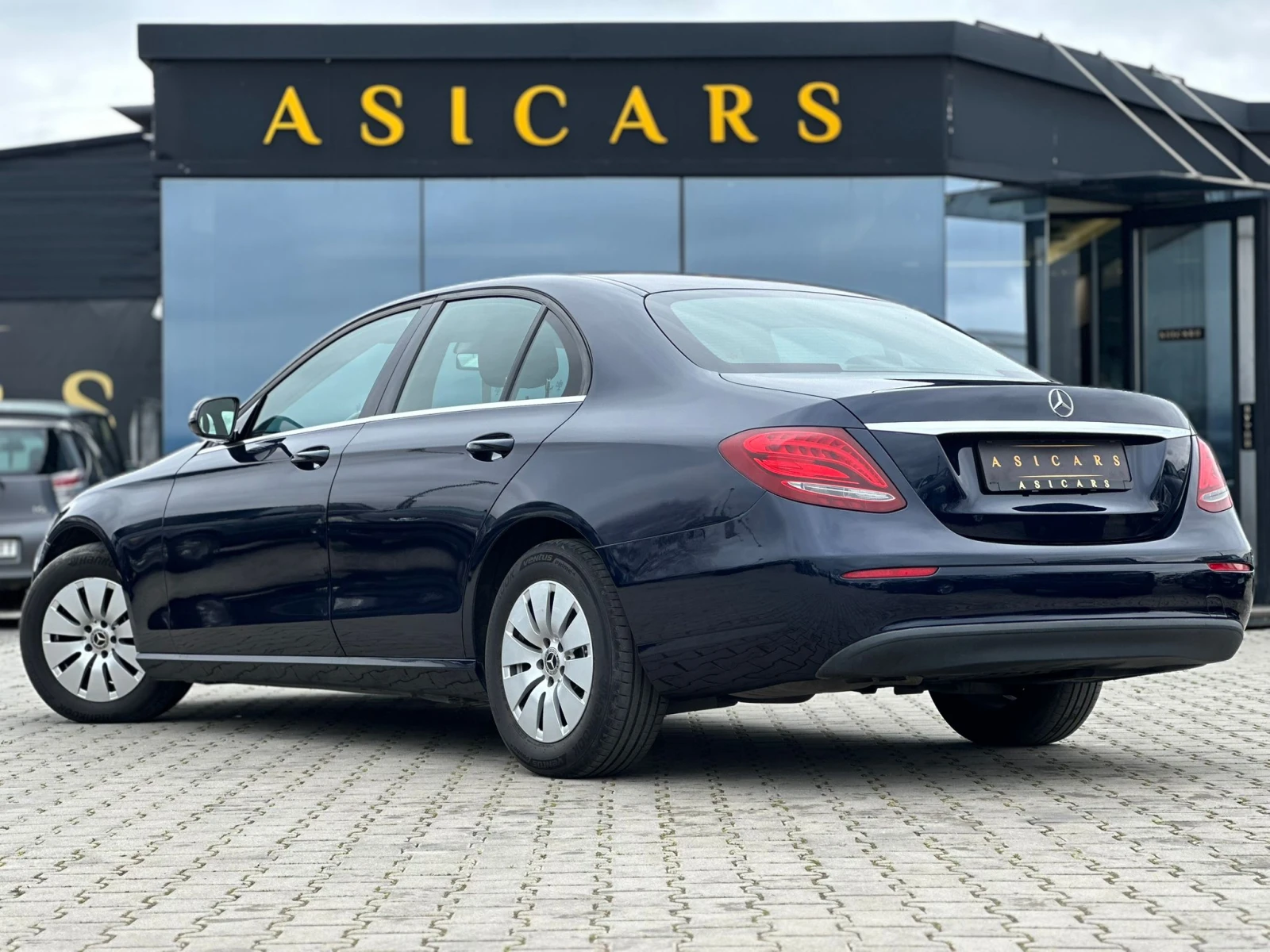 Mercedes-Benz E 200 / 9G-TRONIC / TOP /, снимка 3 - Автомобили и джипове - 54038278